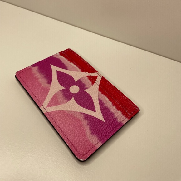 LOUIS VUITTON
Pink/Red Coated Canvas Escale Card Holder - Picture 5 of 7